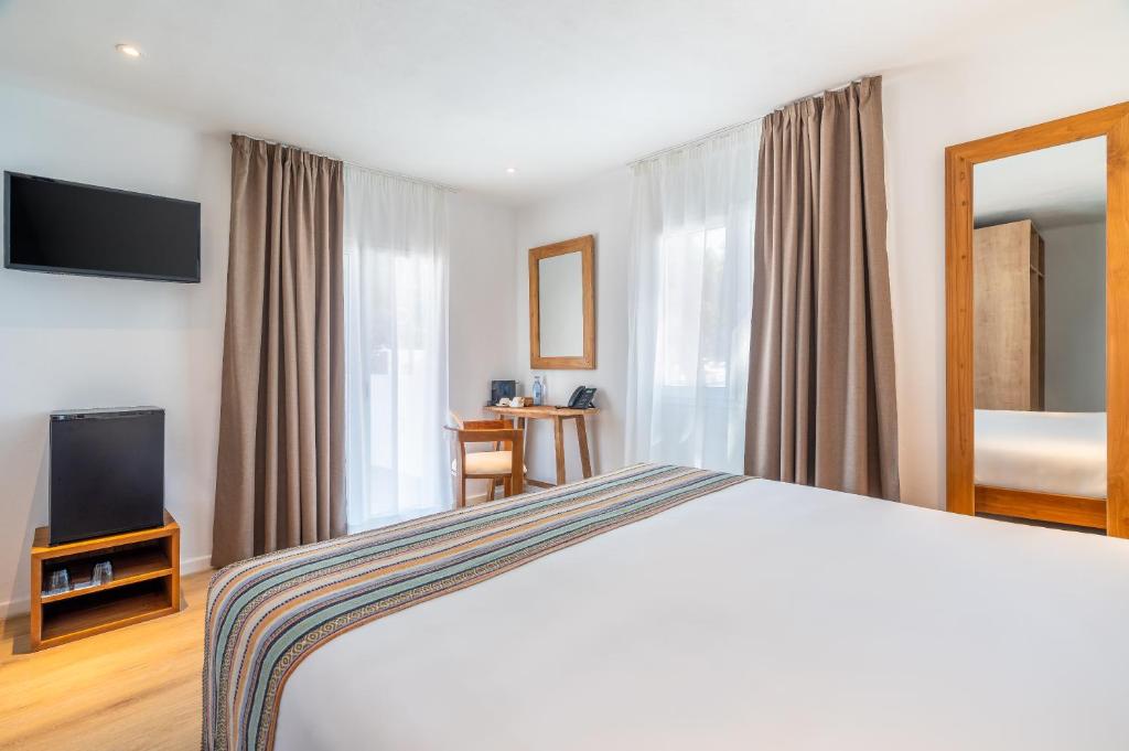 FERGUS Style Punta Arabi — Hotel rooms in Es Canar, Balearic Islands