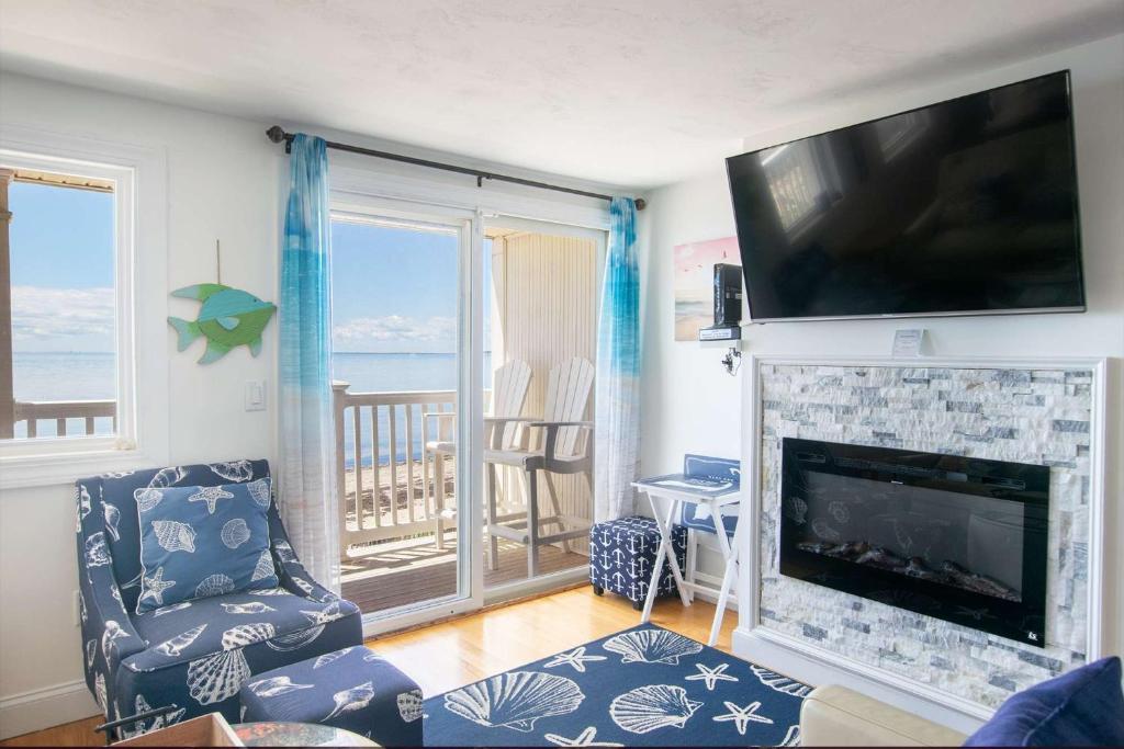 Beachfront with Stunning Views, Truro