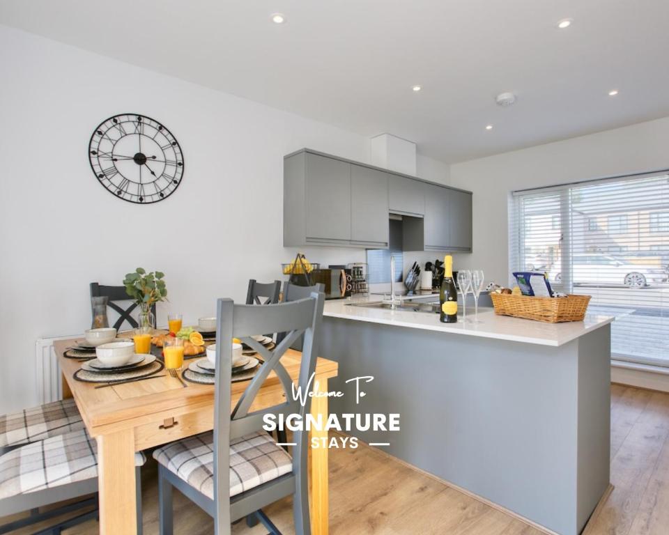 Harveys Yard by Signature Stays - Hayle Luxury Beach home with parking - sleeps 6, Hayle