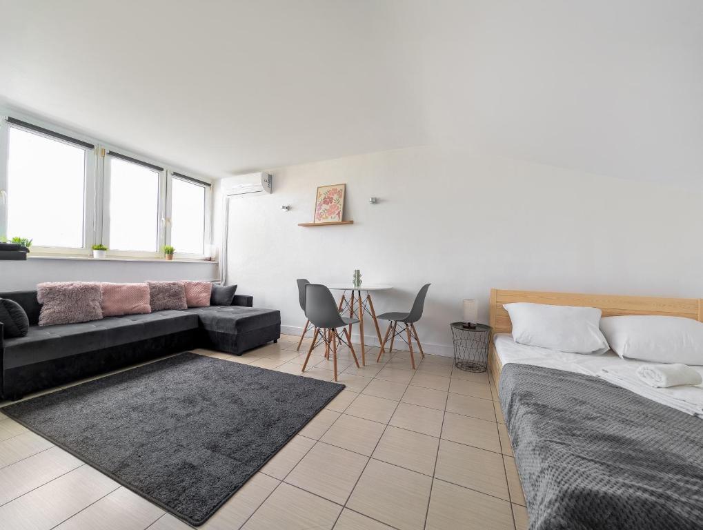 Market Square View Studio by BookingHost, Vratislav