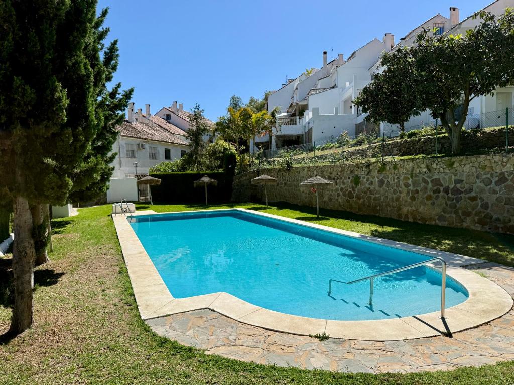 El Capricho Townhouse With Swimming Pool - EaW Homes - 2