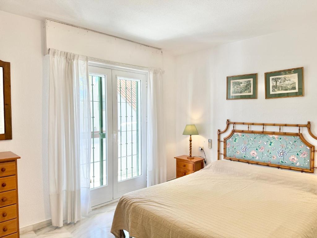 El Capricho Townhouse With Swimming Pool - EaW Homes - 3