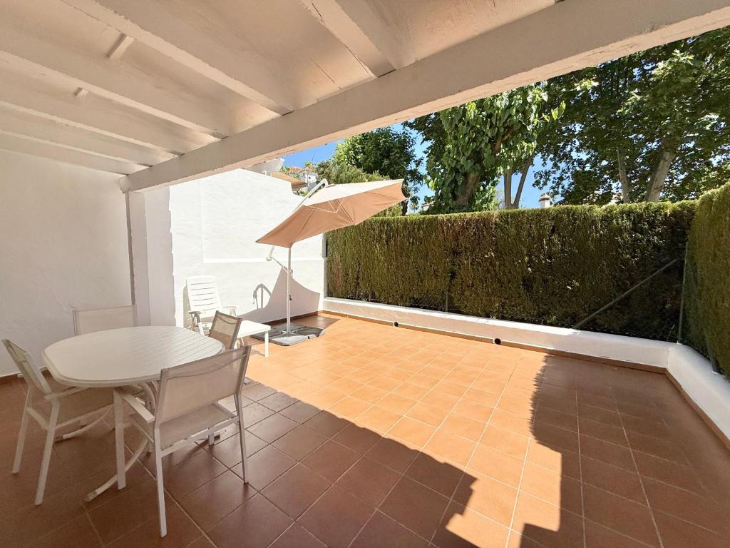 El Capricho Townhouse With Swimming Pool - EaW Homes - 5