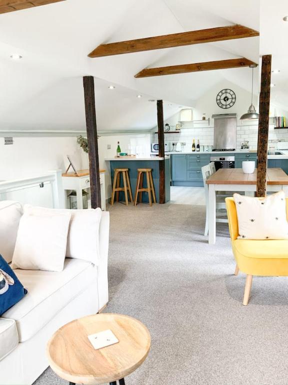 The Mews Pet Friendly and Parking, Petworth