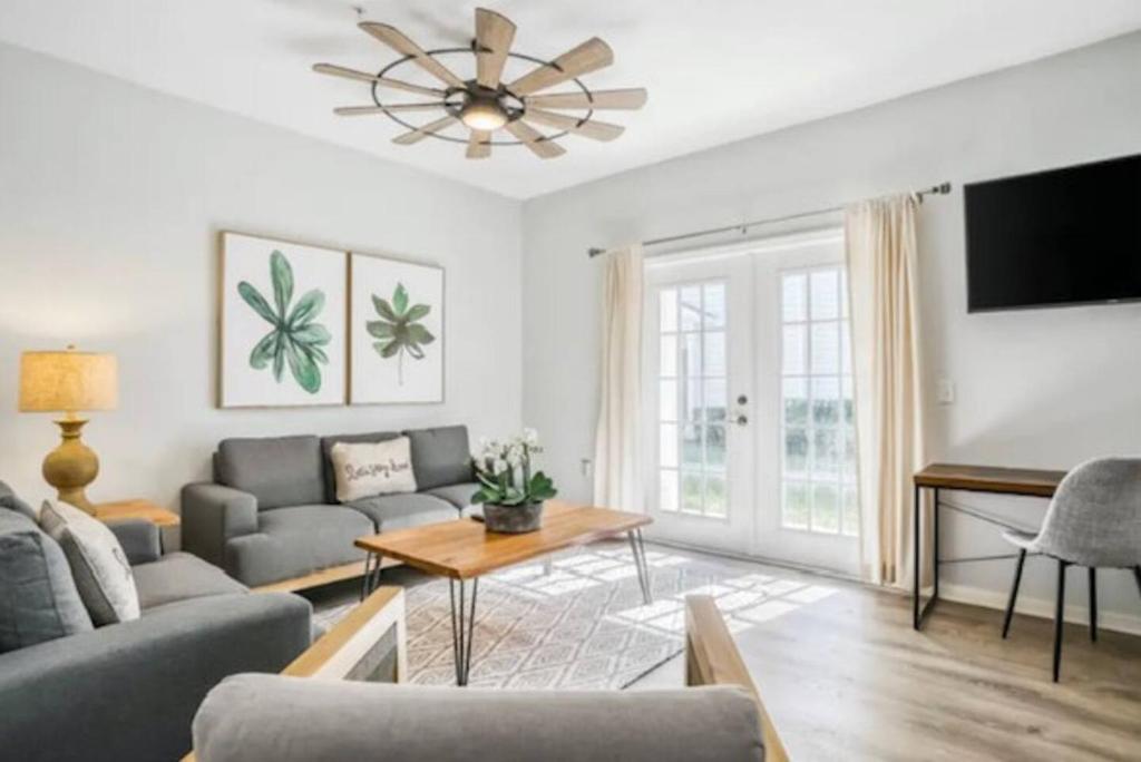 Beautiful & Cozy 4bd Home, Gated Community, Kissimmee