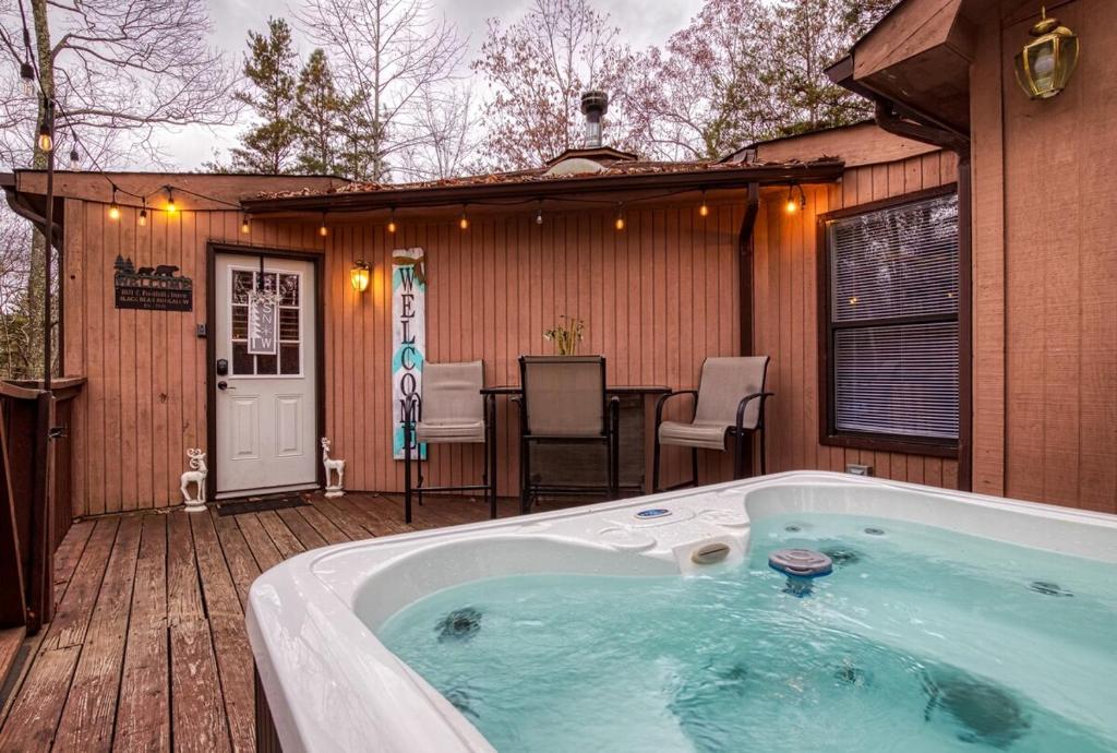 Secluded, Hot Tub & Black Bears, 10 Min fr DT GAT, Gatlinburg