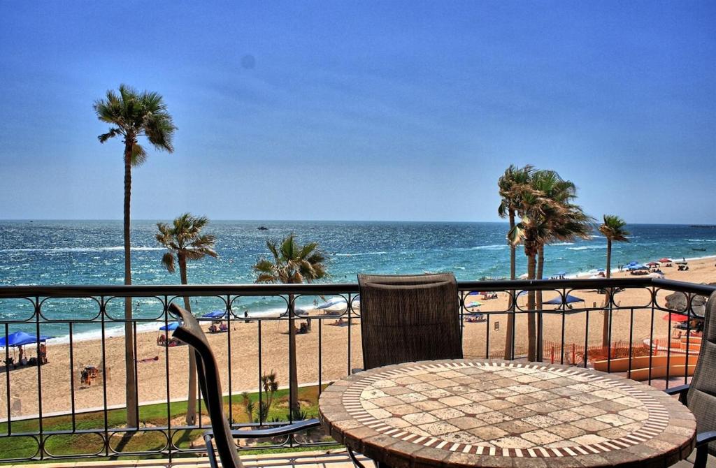 Princesa - Experience Rocky Point - Oceanfront Pool Bar, Puerto Peñasco