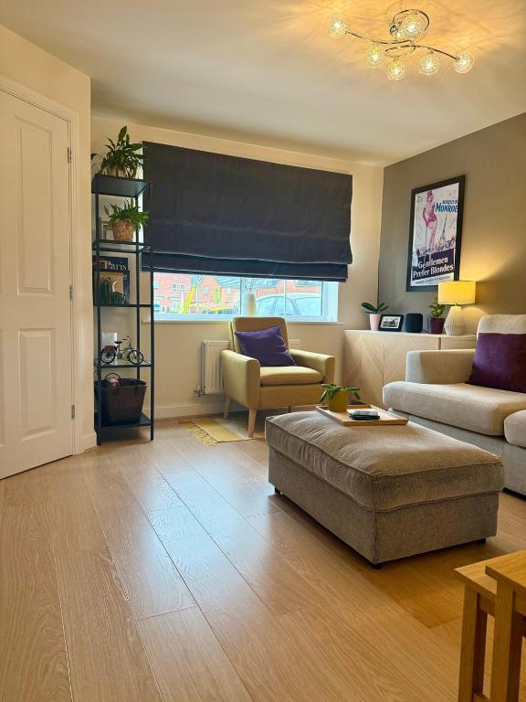 Crosby Calm: Modern 1-Bed Retreat for Solo Stays, Thornton