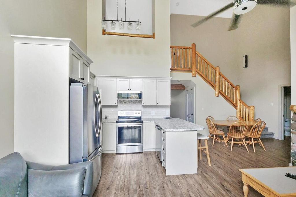 Riverside Way by Fernie Lodging Company, Fernie