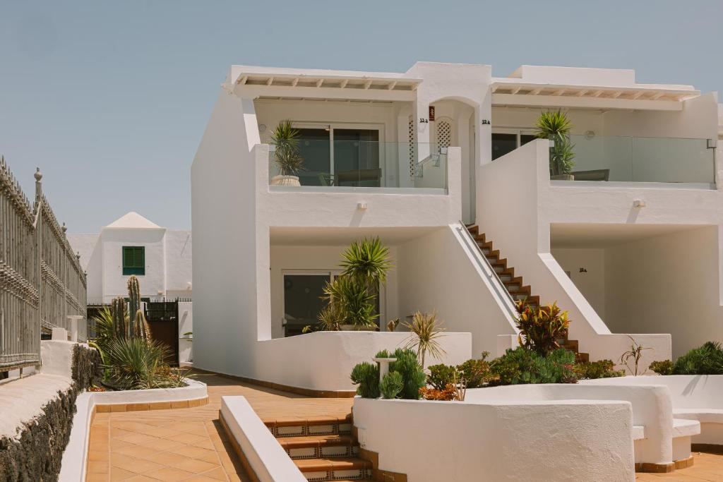 Apartamentos Princesa Guayadeque — Hotel building in Puerto del Carmen, Canary Islands