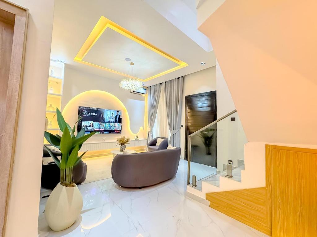 Sleek & Stylish 2 Bedroom Terrace in Lekki, Maiyegun