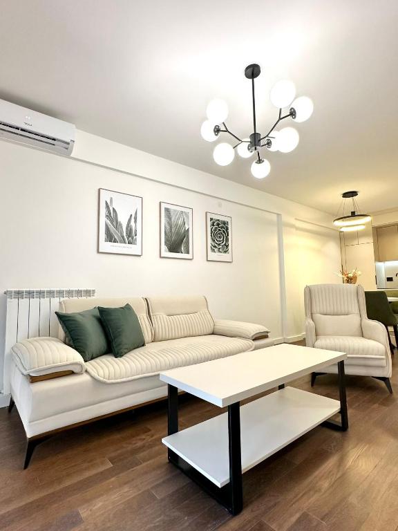 I&I Tesla Apartment III - 1