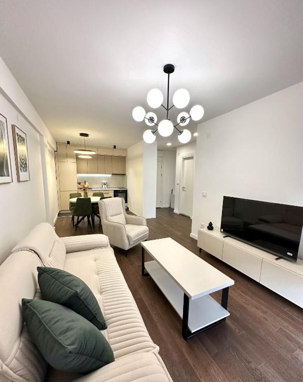 I&I Tesla Apartment III - 2