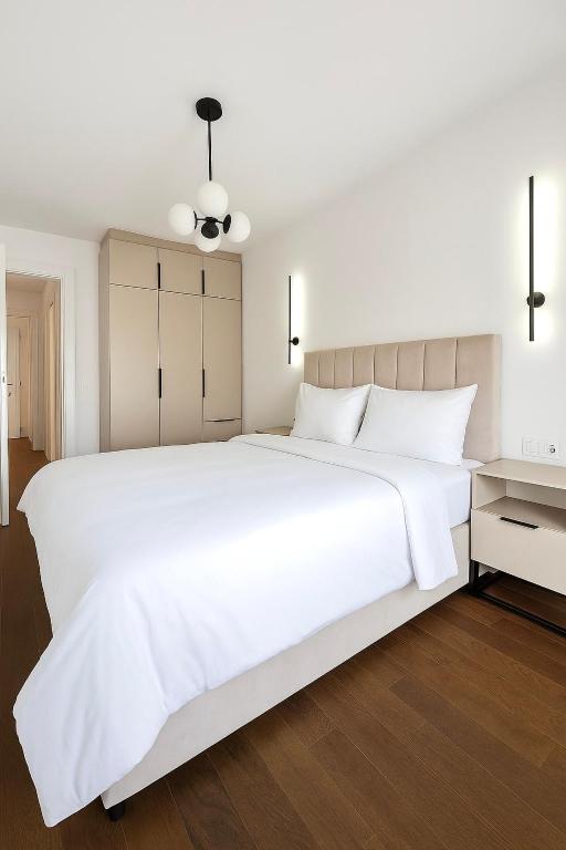 I&I Tesla Apartment III - 3