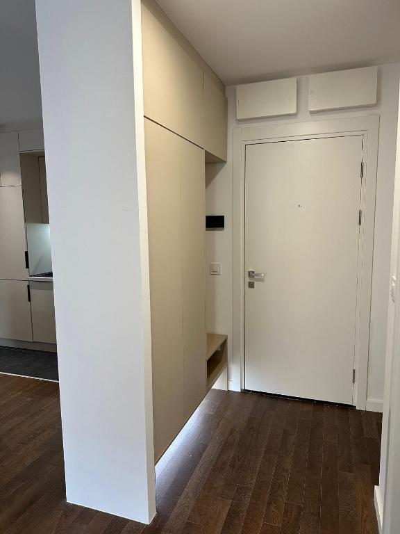I&I Tesla Apartment III - 5