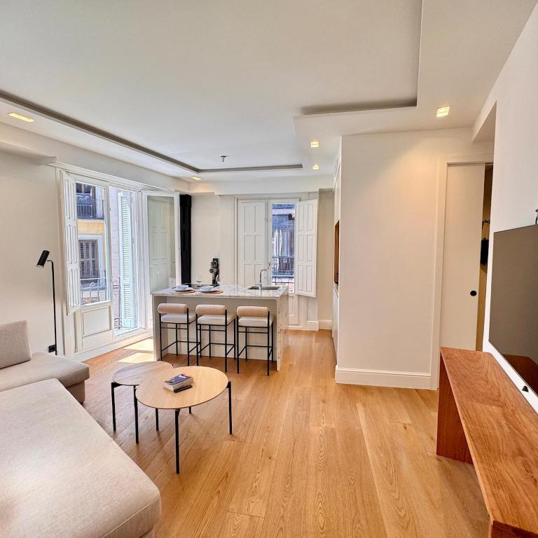 Stylish Plaza Mayor View Prime City Location - 2