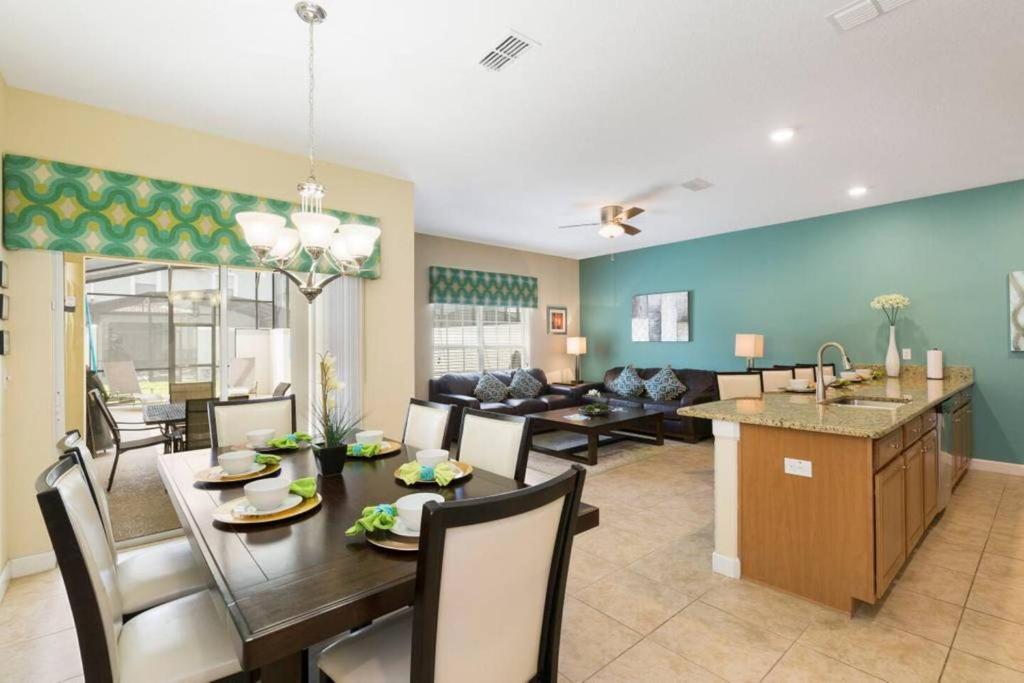 Storey Lake 4br3ba W Private Pool, Kissimmee