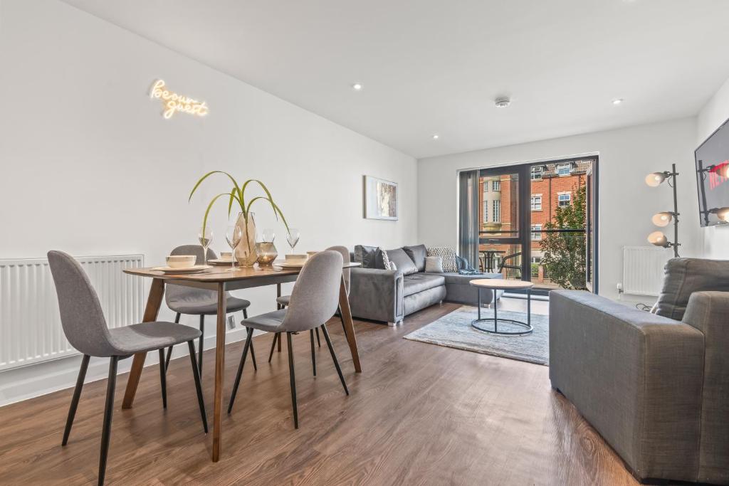 York - Balcony - Central - Sleeps 6, York