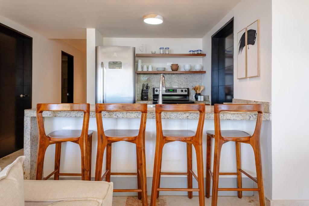 Elements 124 - NO OTA condo - 3