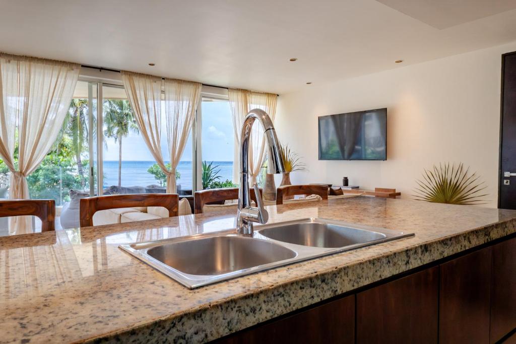 Elements 124 - NO OTA condo - 5