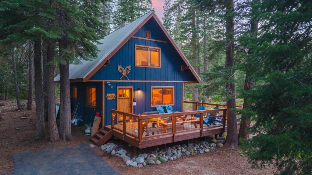 Indigo Owl by AvantStay Cabin w Firepit Minutes to Lake Slopes, Homewood