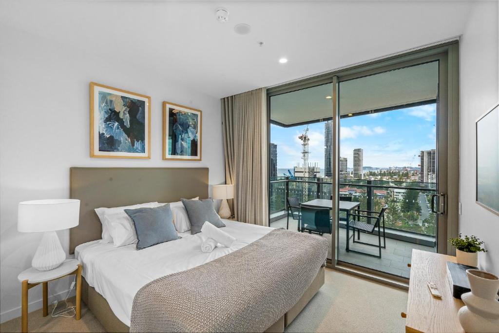 The Solace - NEW Ocean view corner 1BR with Pool Parking Steps to Beach, Gold Coast