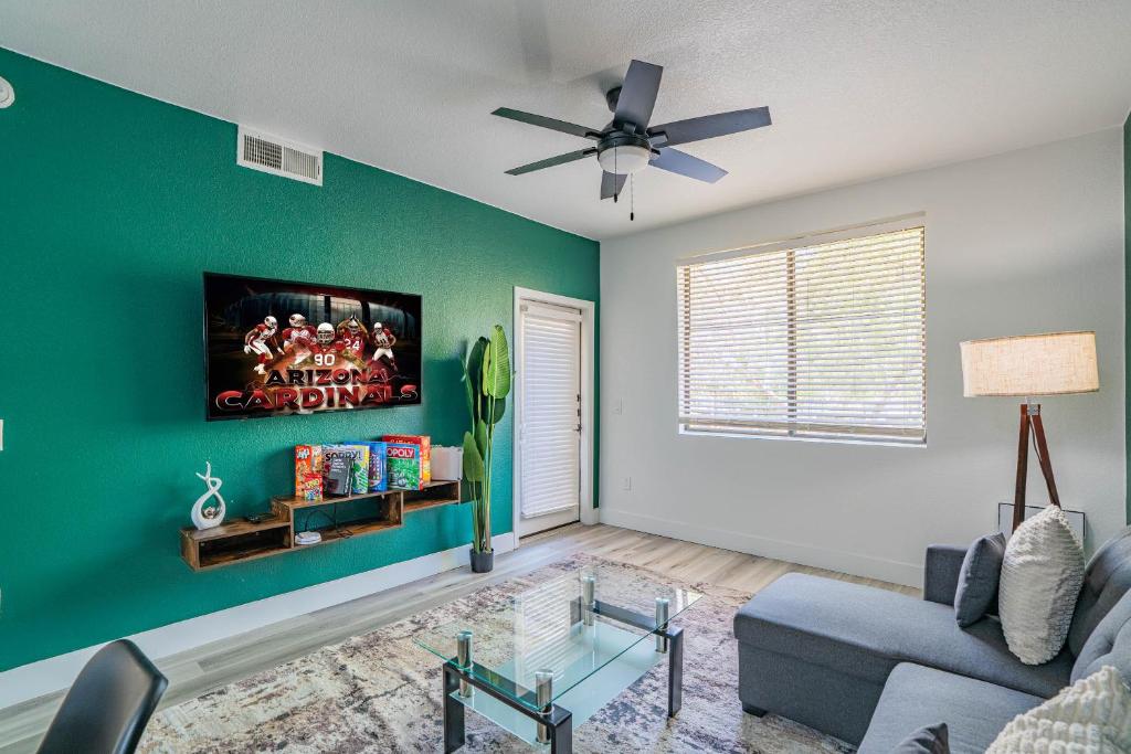 Stylish 1BD Walk to Westgate Pool Gym WD, Glendale