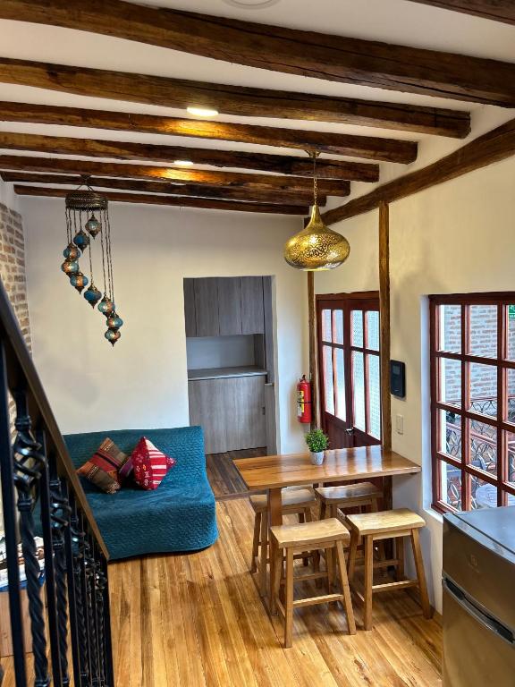 Palomar Suite in Historic Center - 2