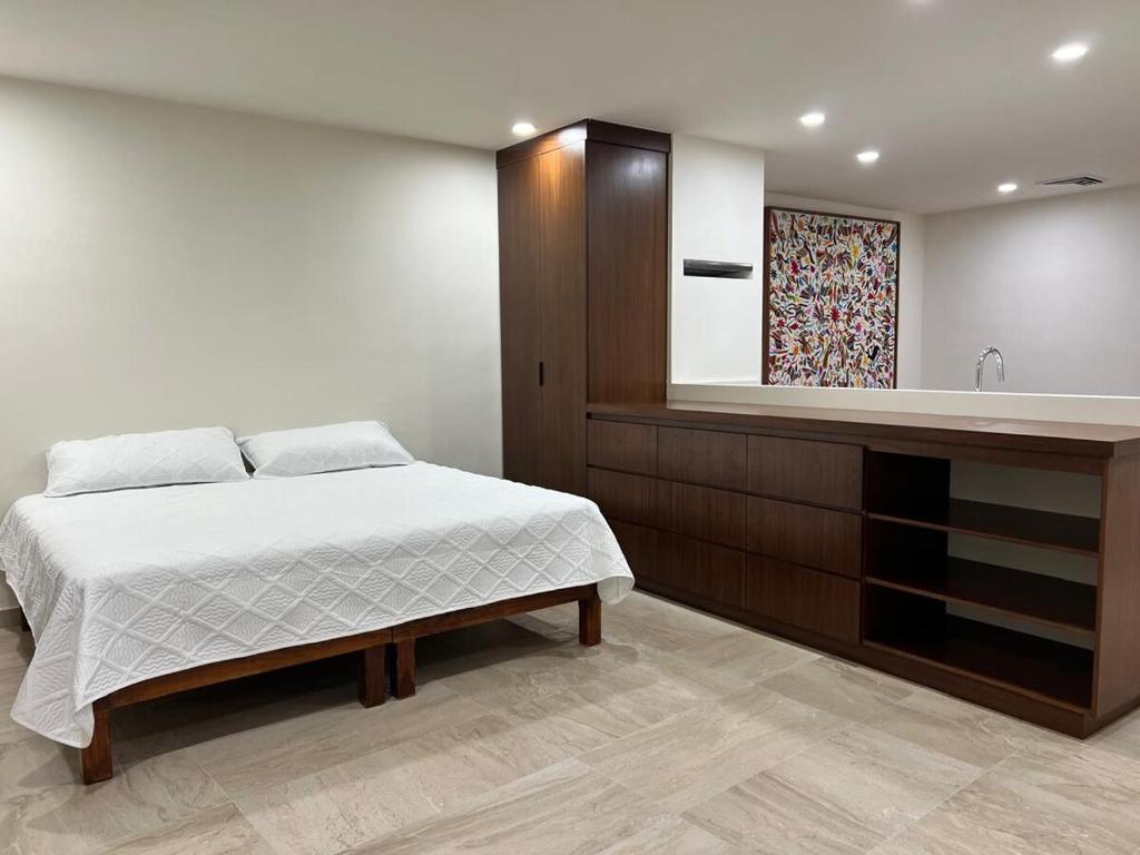 Modern studio in a waterfront building - 3