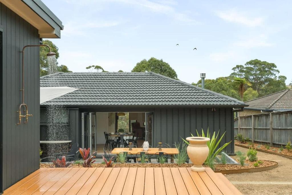Ankers at Mollymook - spacious beach retreat, Narrawallee