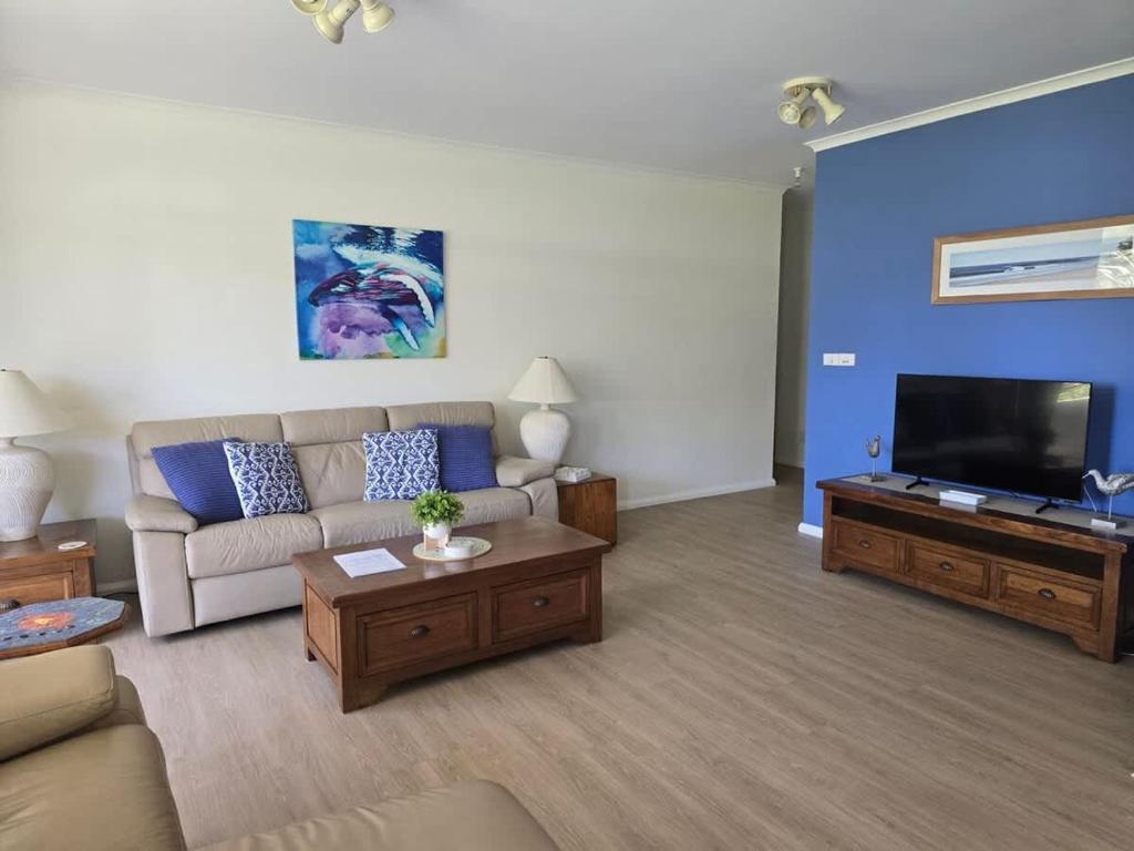 Fathoms 1 - 2BR beach resort apartment, Mollymook