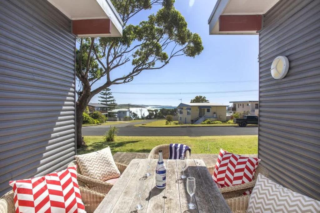 Stunning Views - beach cottage with ocean vistas, Burrill Lake