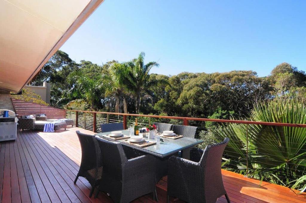 The Hideaway - beach home with large deck, Vincentia
