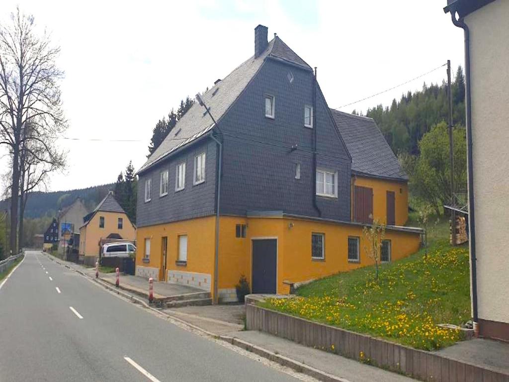 Ferienhaus in Bärenstein bei grünen Hügeln, Bärenstein