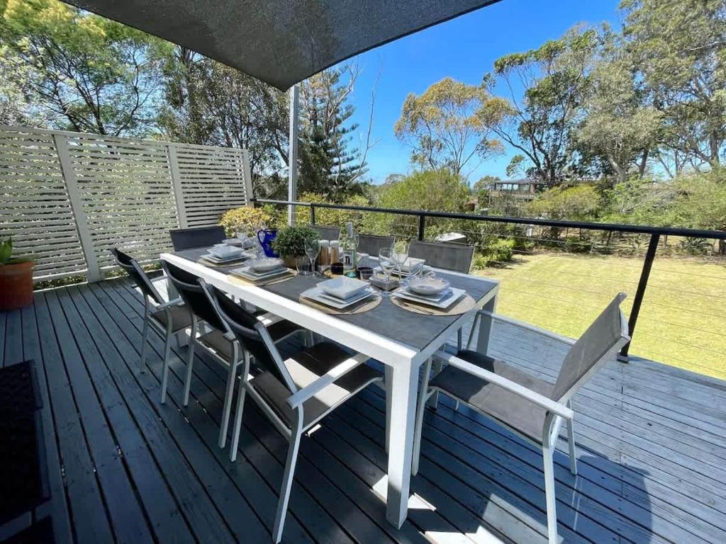 Sea Breeze on Carroll - 4BR beachside home, Mollymook