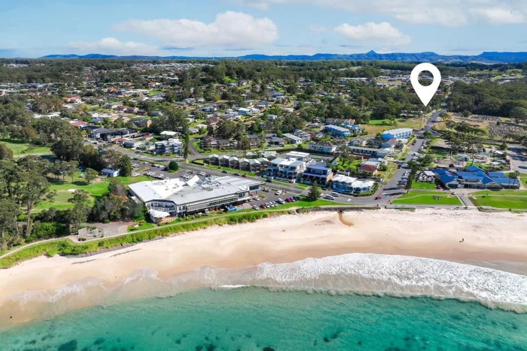 Ocean Cove - cosy retreat steps from beach & cafes, Mollymook