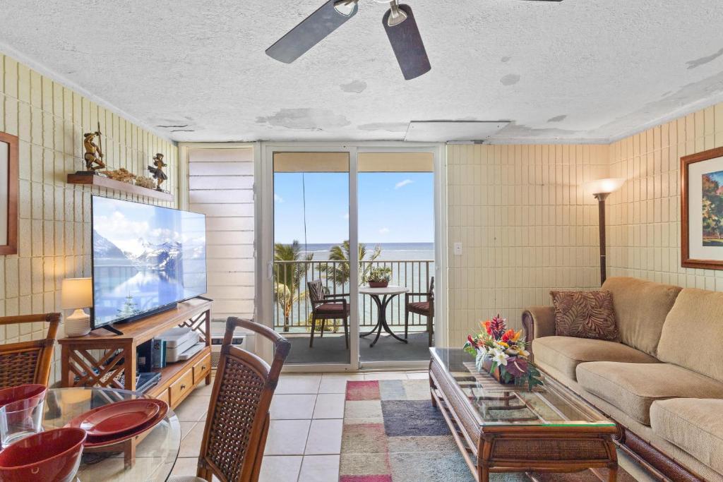 Beachfront Studio w Amazing Views, Hauula