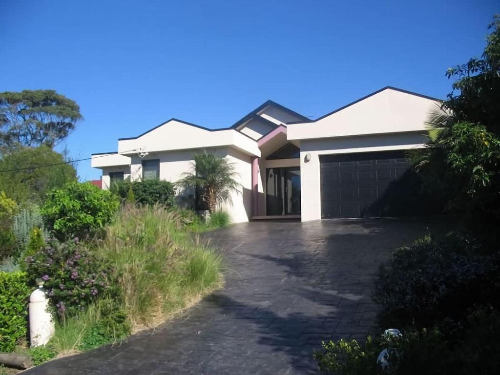 The Weekender - walk to beach & golf club, Mollymook