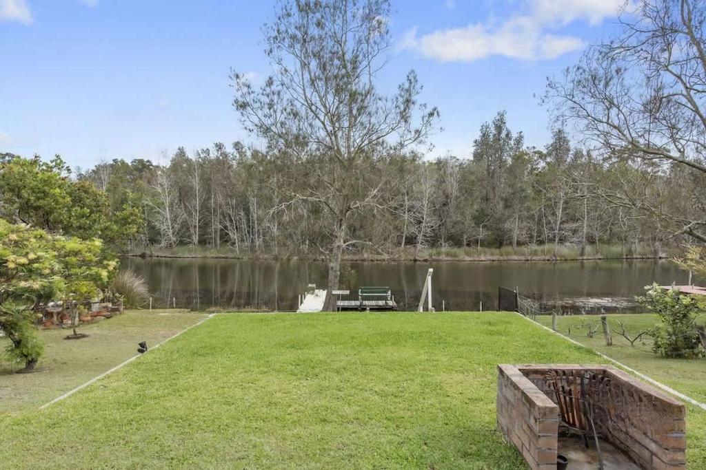 Reflections, Conjola