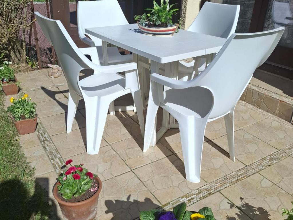 Appartement Jardin 3 Pièces à 80m de la Mer avec Parking Privatif - FR-1-712-98 - 1