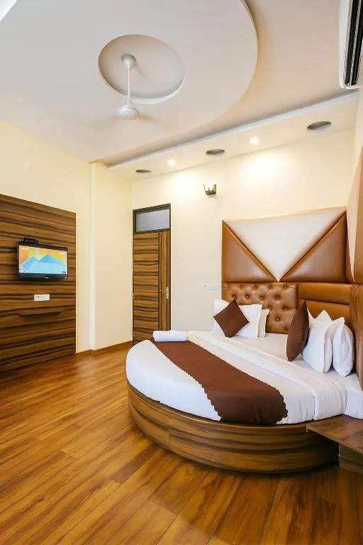 Hotel Woodcrest by Sidham Group !! Comfortable and Peaceful Stay !! Top Rated !! Preferred Hotel Chain，位于钱德加尔的酒店