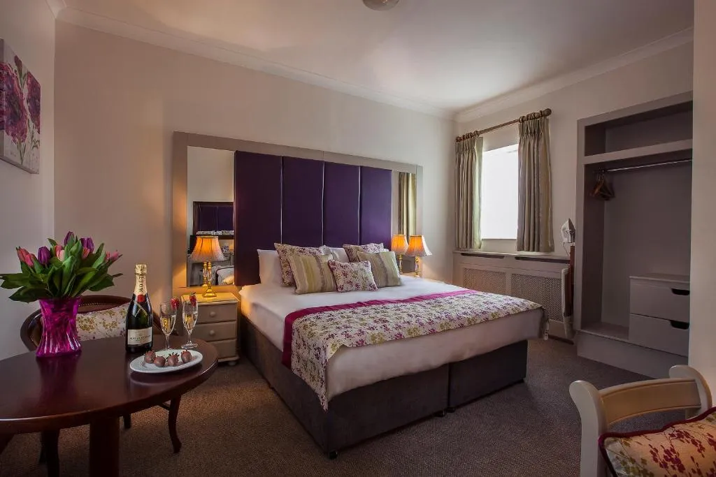 Breffni Arms Hotel, hotel in Arvagh