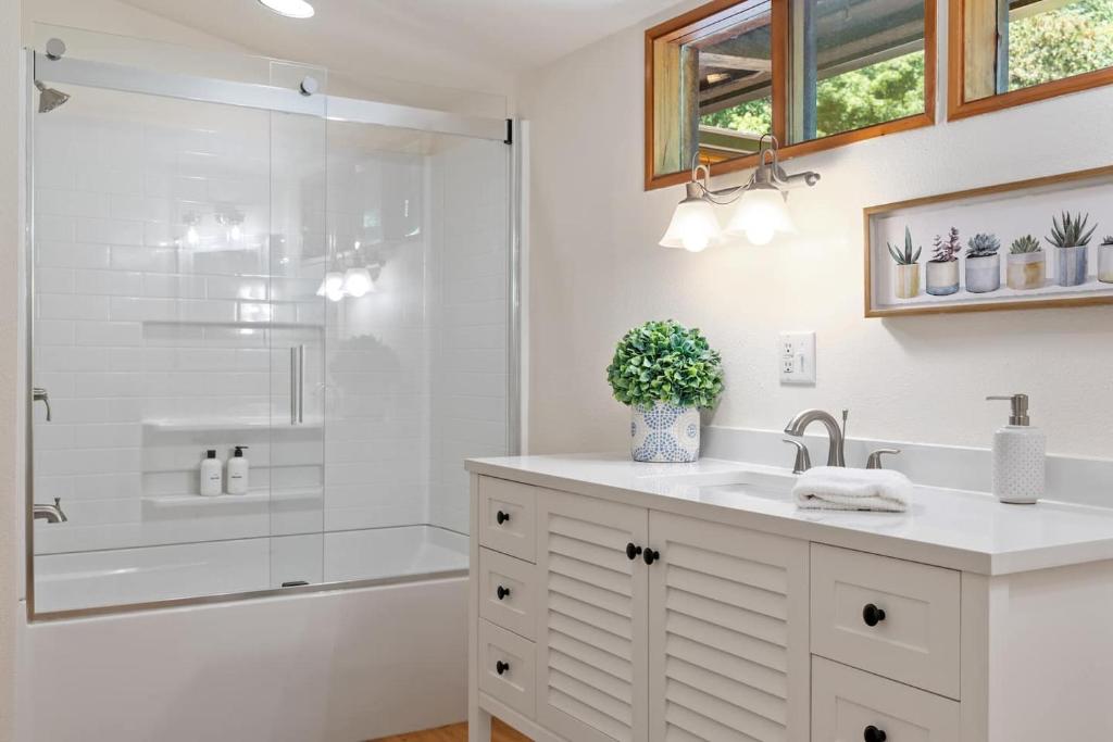 The Riverfront Retreat-woods Landing