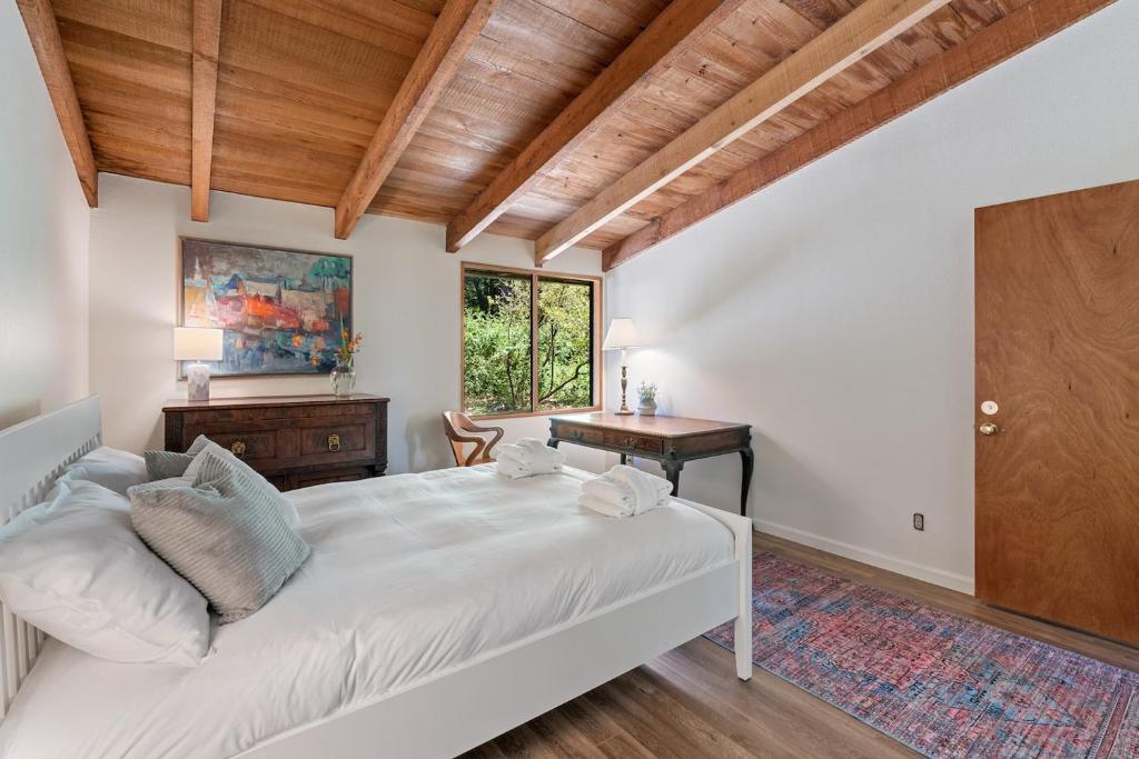 The Riverfront Retreat-woods Landing