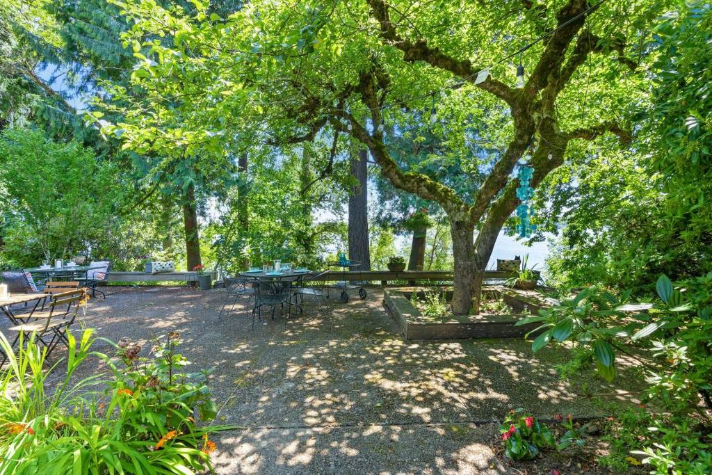 The Riverfront Retreat-woods Landing