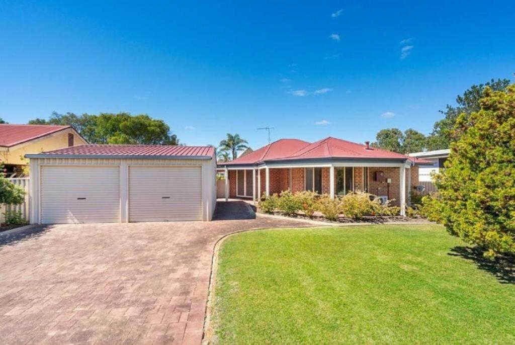 Hidden Gem - Family Getaway in Dunsboroughs Heart, Dunsborough