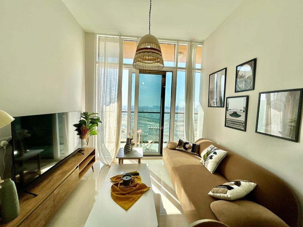 Homes2Retreat - Golf & Desert Views - Luxe 1BR Escape, Dubai
