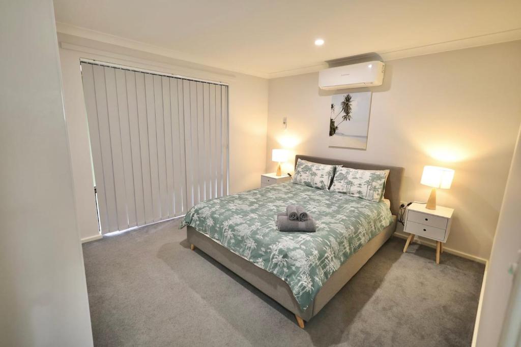 26 Simple Family Home Mirrabooka Sleeps 5, Perth