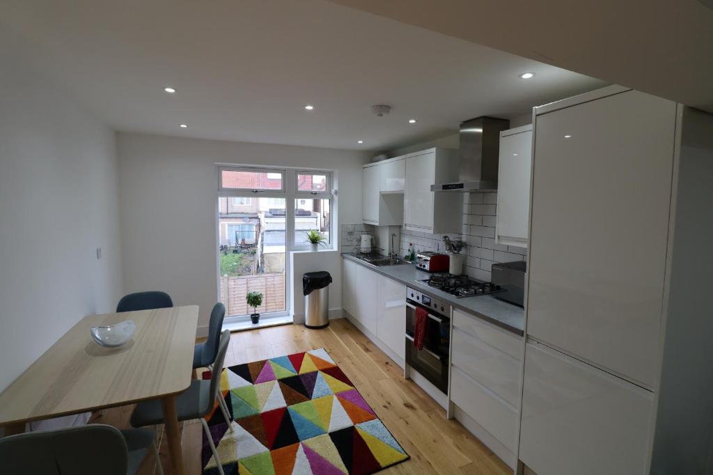 London Mitcham Stunning Two Bedroom Apartment, Mitcham