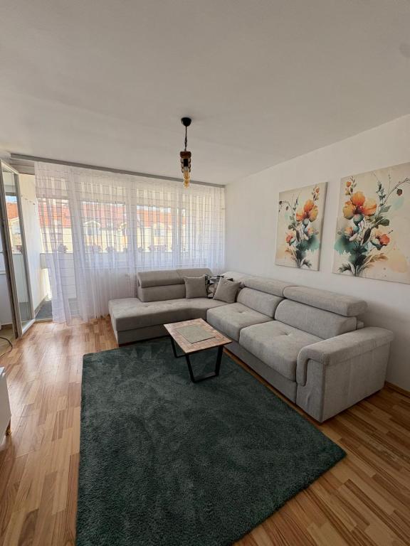 UlpianaFlat, Pristina